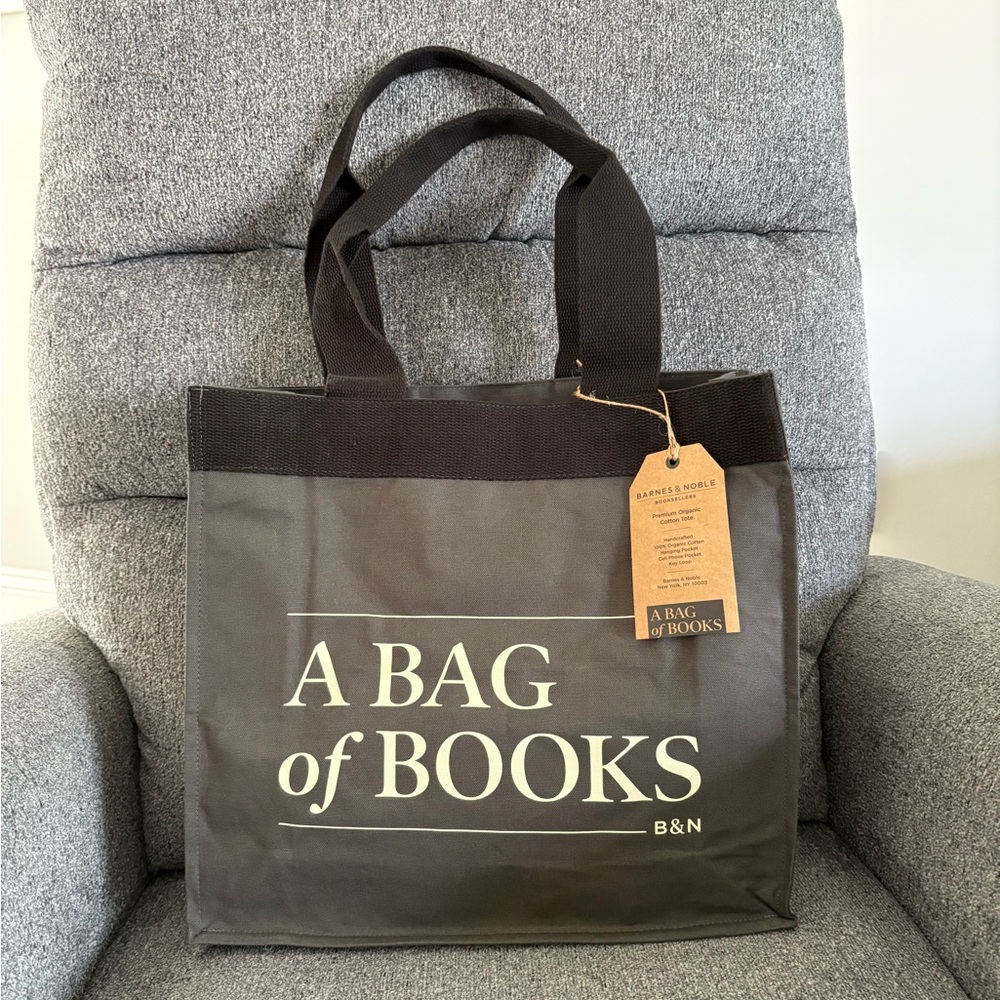📖 NWT Barnes & Noble Grey Tote Bag 📖